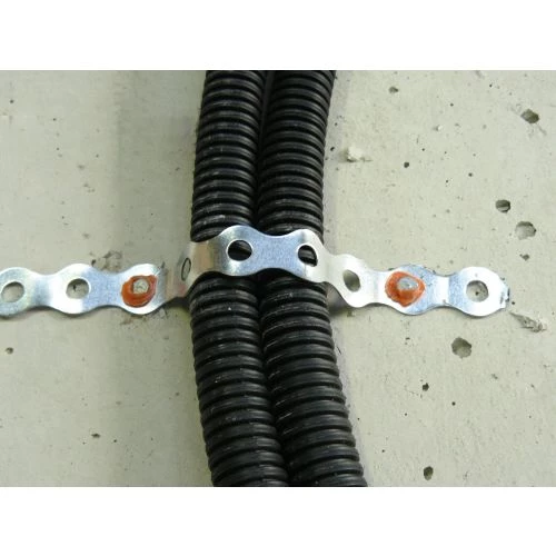 Bande perforée métallique Spit 10 m 5 Bande perforée métallique Spit 10 m – Image 3